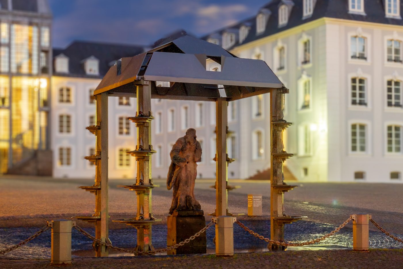 Saarbrücker Schloss mit Brunnen