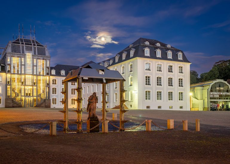 Saarbrücker Schloss mit Brunnen