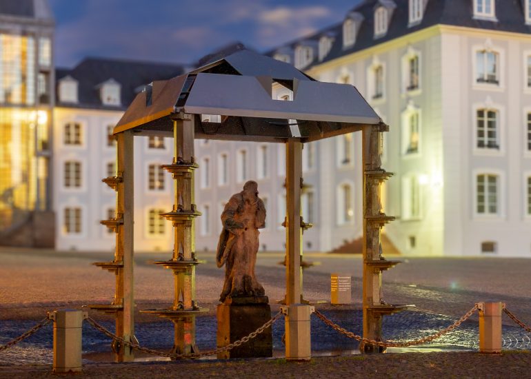Saarbrücker Schloss mit Brunnen