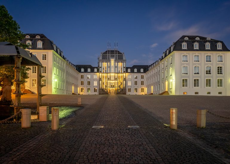 Saarbrücker Schloss mit Brunnen
